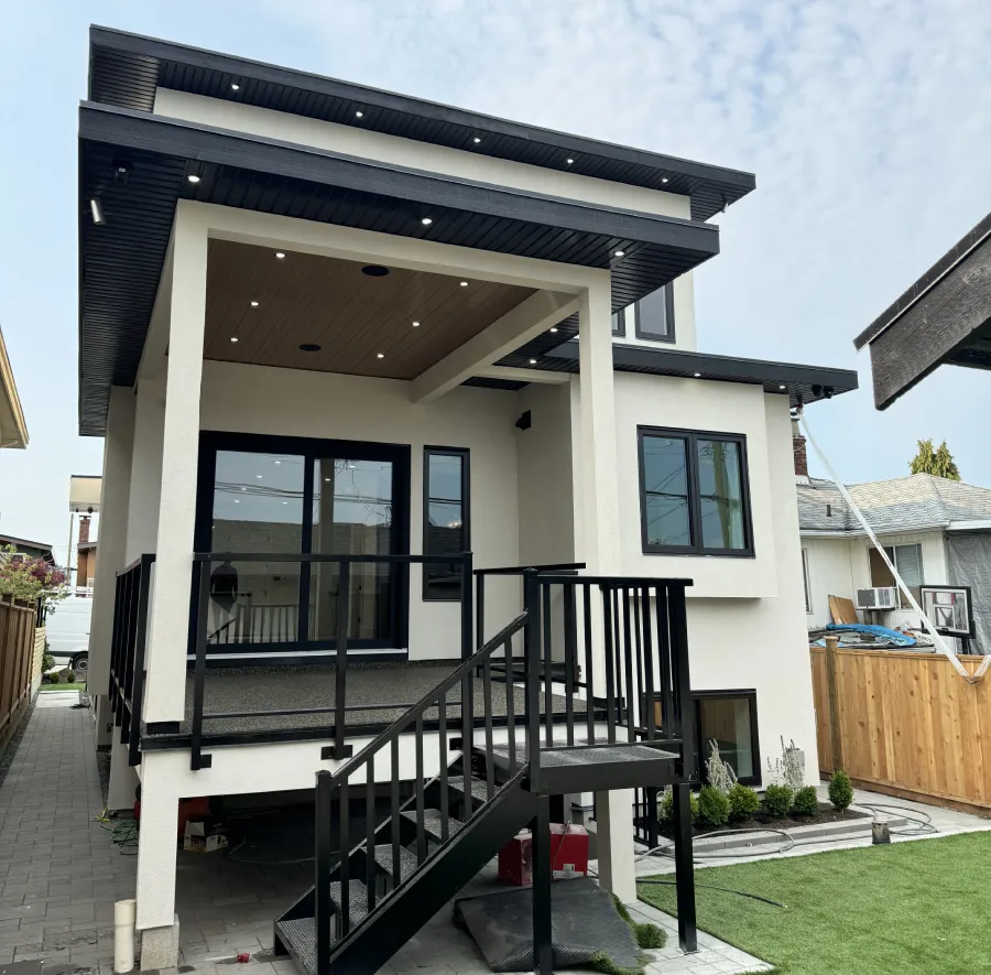 custom house backyard